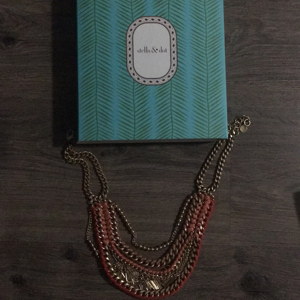 Stella & Dot Carmen statement necklace coral &gold